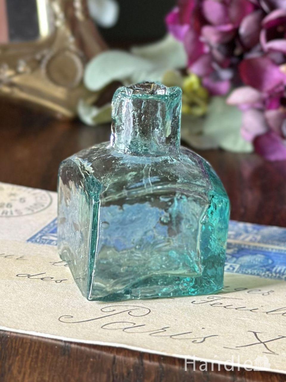 イギリスから届いたアンティークのボトル、気泡がたっぷり入った