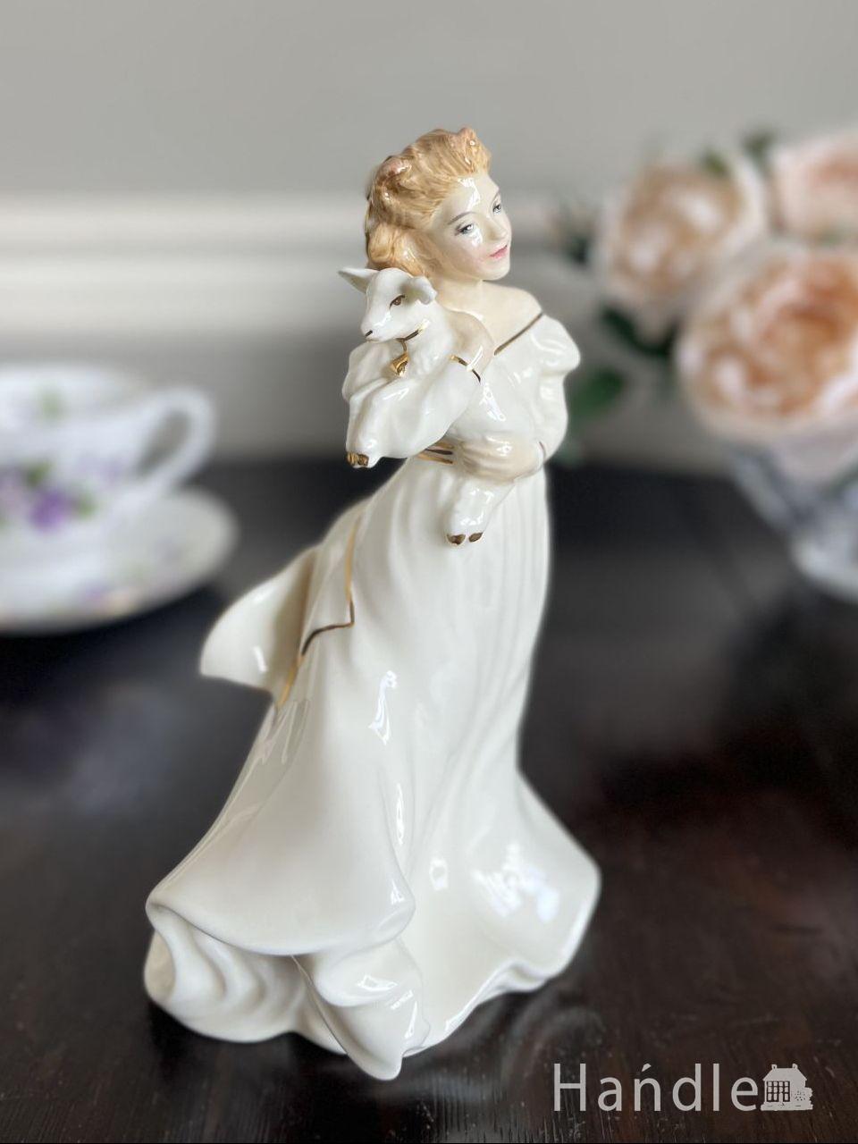 ロイヤルドルトンの陶磁器の人形、アンティークのフィギュリン