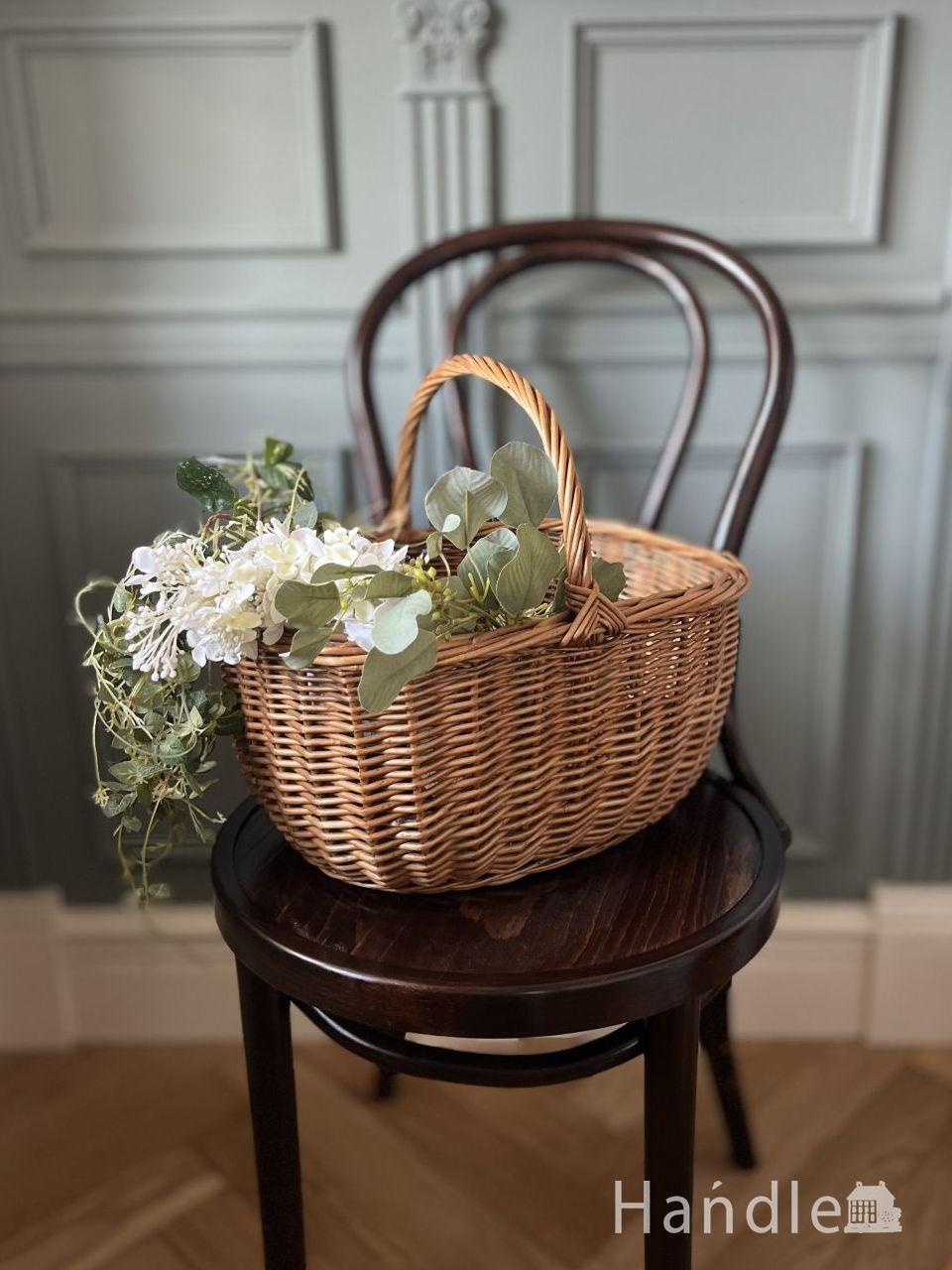 イギリスから届いたアンティークのバスケット、シングルハンドルの