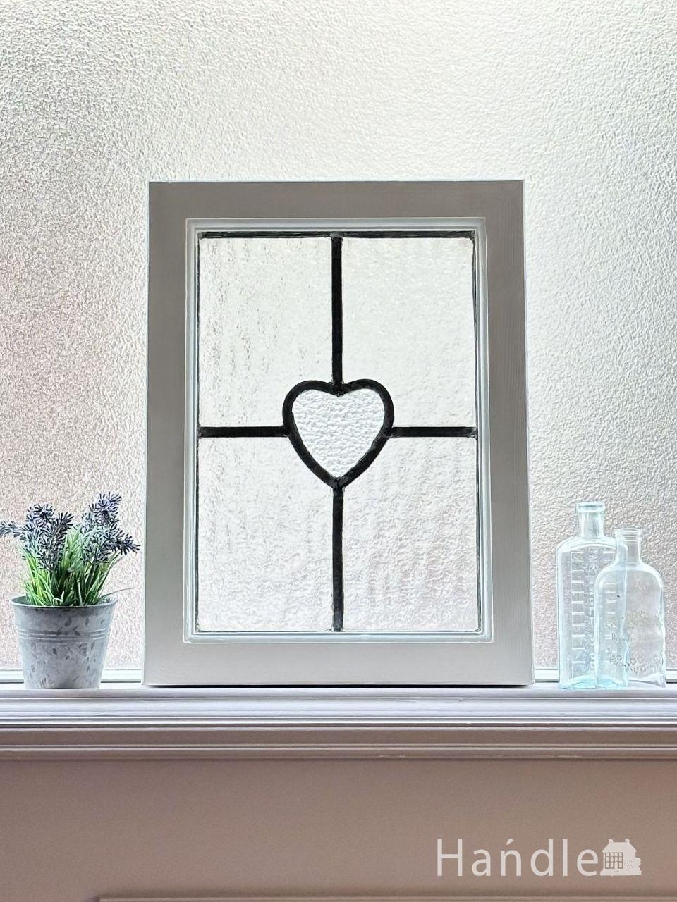 ハートの形がキュートなステンドグラス、イギリスから届いた