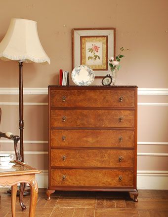 英国のアンティーク家具、ウォールナット材の上品な5段チェスト(j