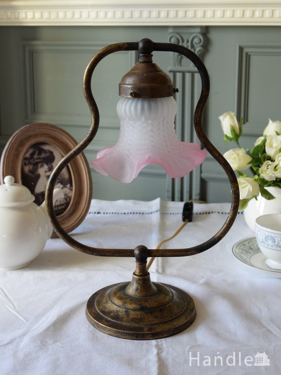 イタリアのテーブルランプ、真鍮製のおしゃれな照明器具（E17電球付