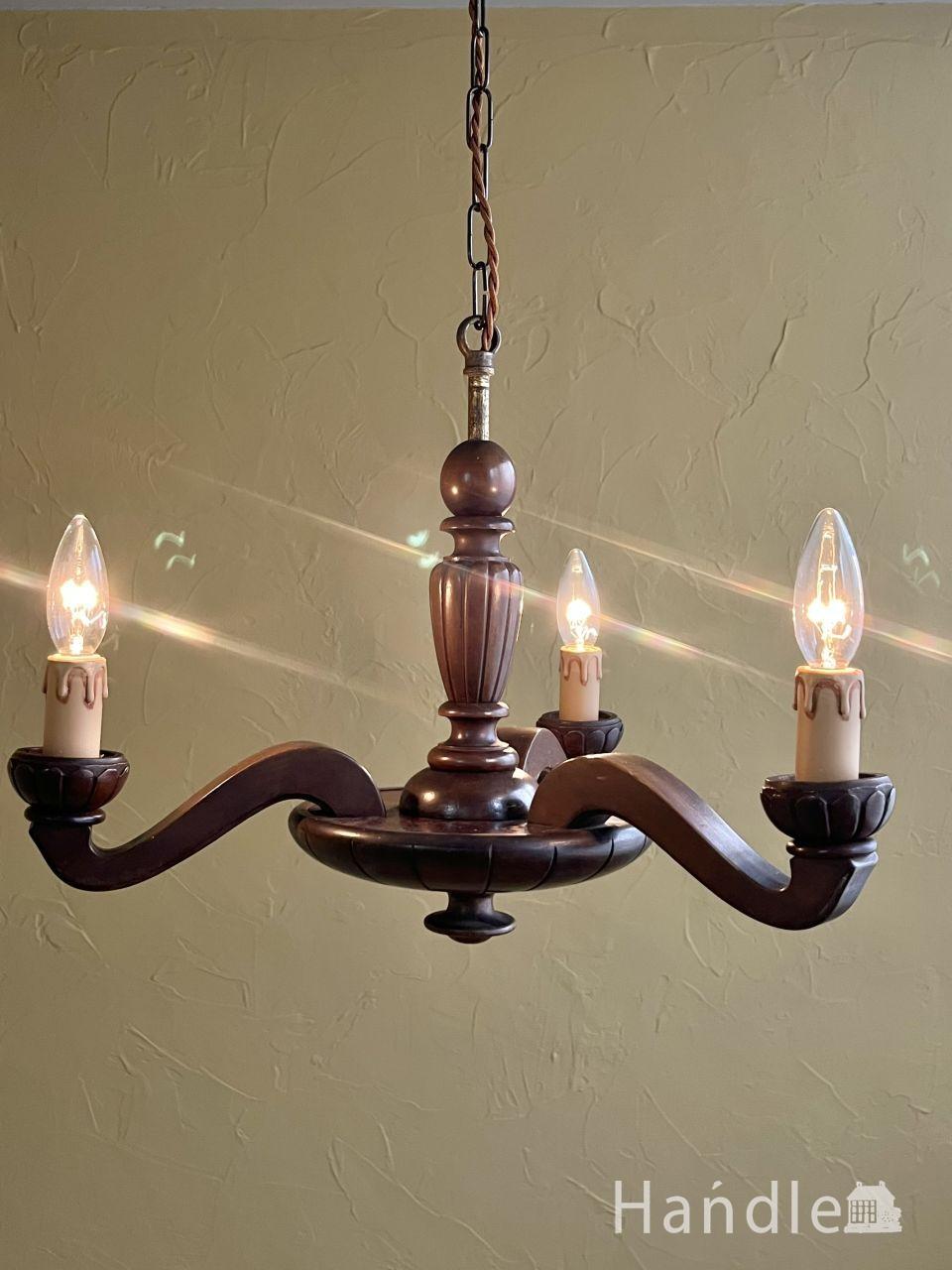 お花のモチーフが可愛い、お部屋を華やかに照らすフラワーシャンデリア