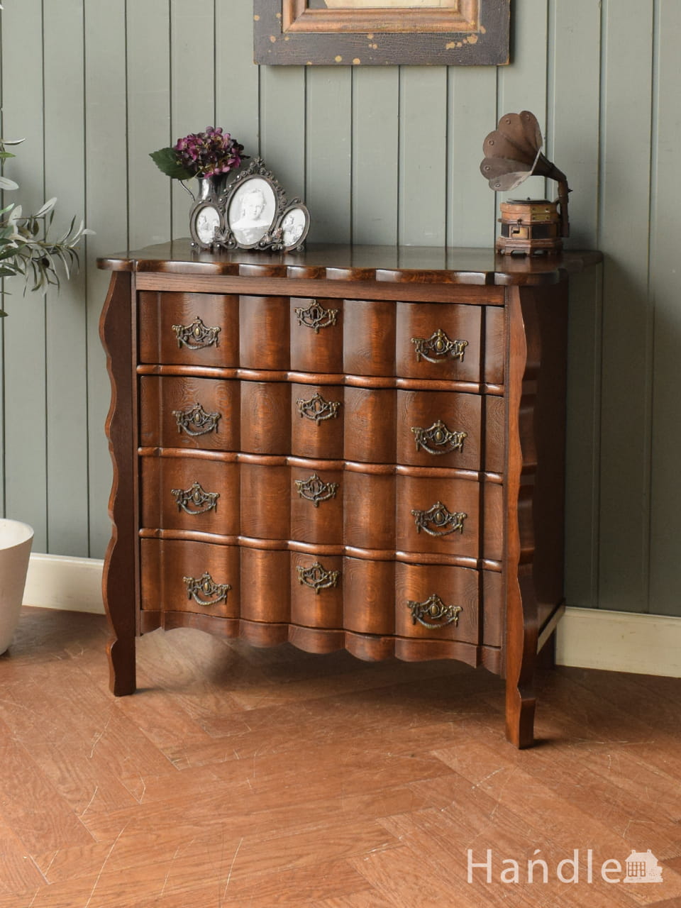 リボンの装飾が可愛いフランスアンティーク家具、5段のフレンチ