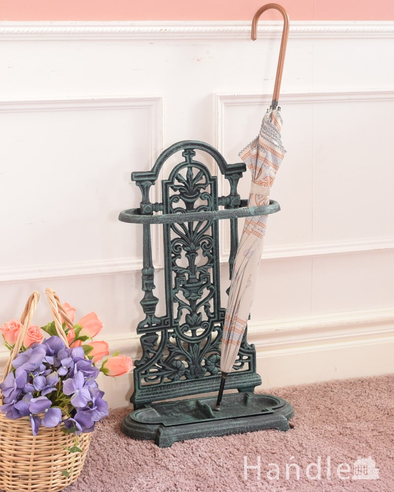 アンティーク調のおしゃれな傘立て、アイアンのアンブレラスタンド