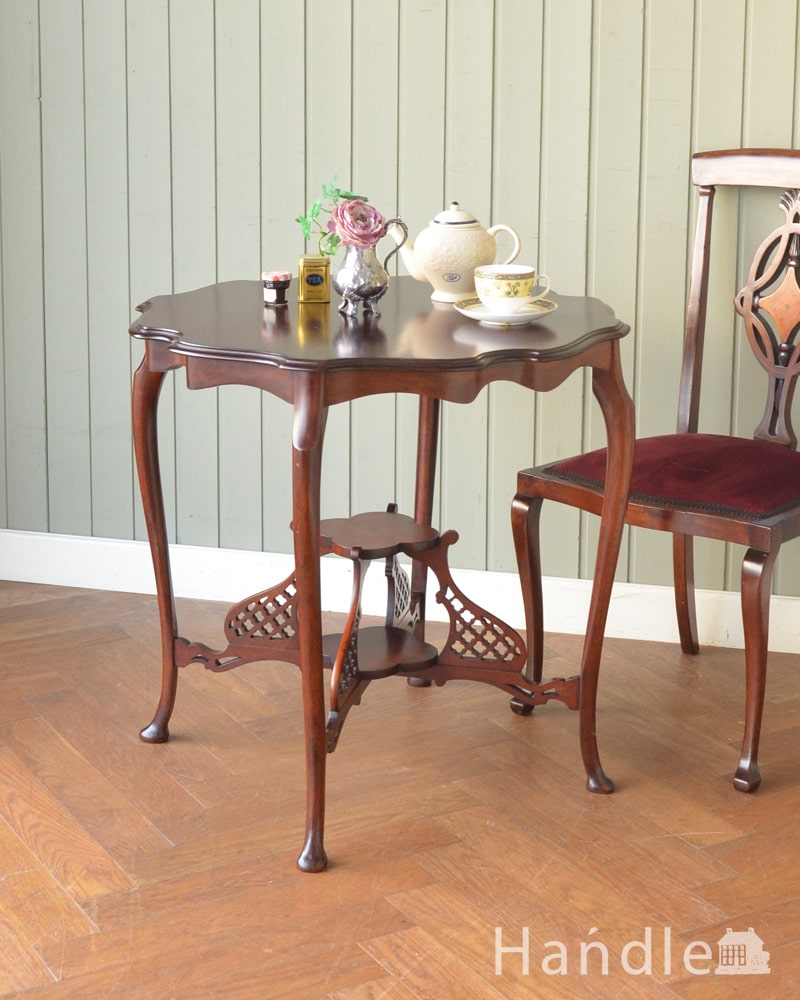 アンティークのオケージョナルテーブル、透かし彫りが美しいティー