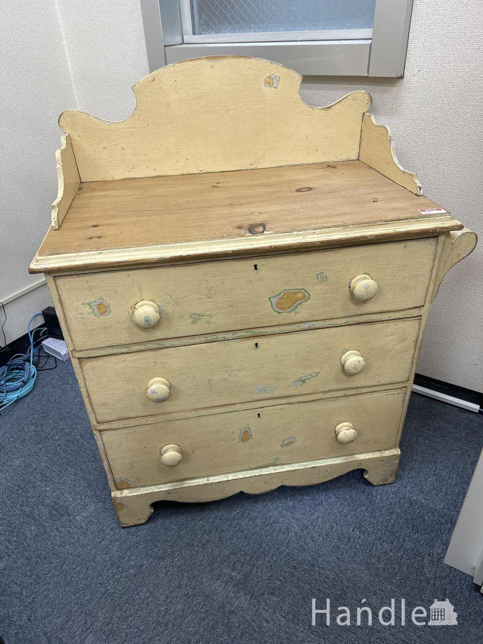 フレンチスタイルの優雅なアンティーク家具、収納力たっぷりのチェスト