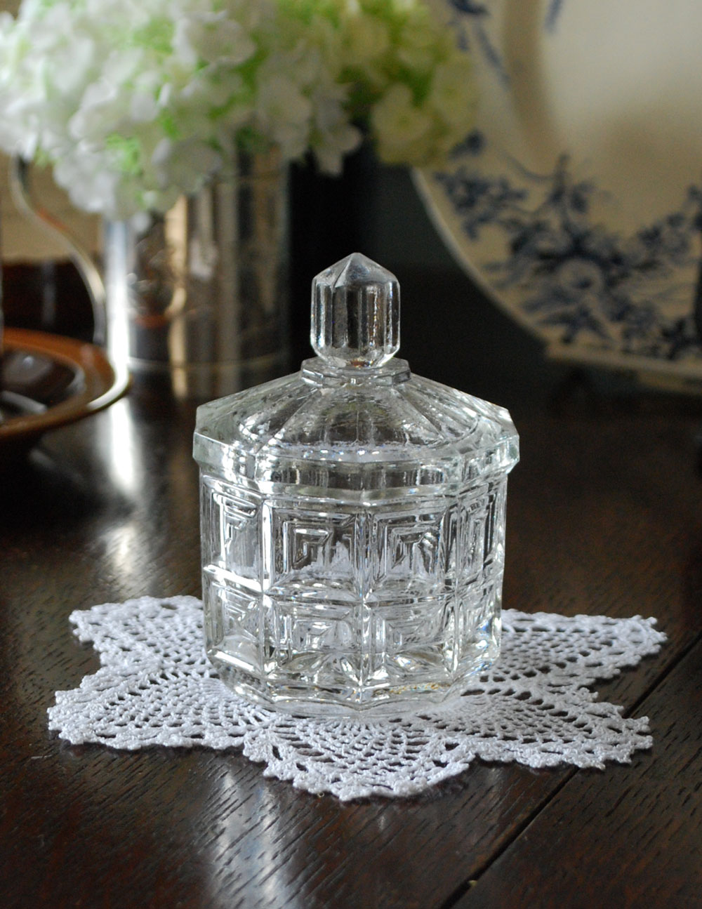 クリスタルのような持ち手が美しいガラスケース、アンティークプレス