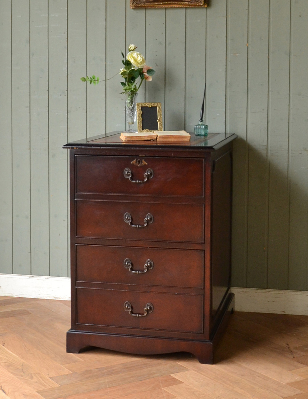 マホガニー材のアンティーク英国家具、ファイリングキャビネット(q-566