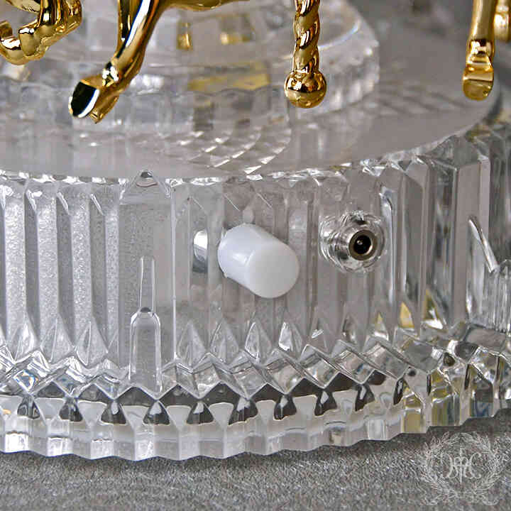 アクリルLEDカルーセルオルゴール/クリア＆ゴールド｜クリスマス雑貨の