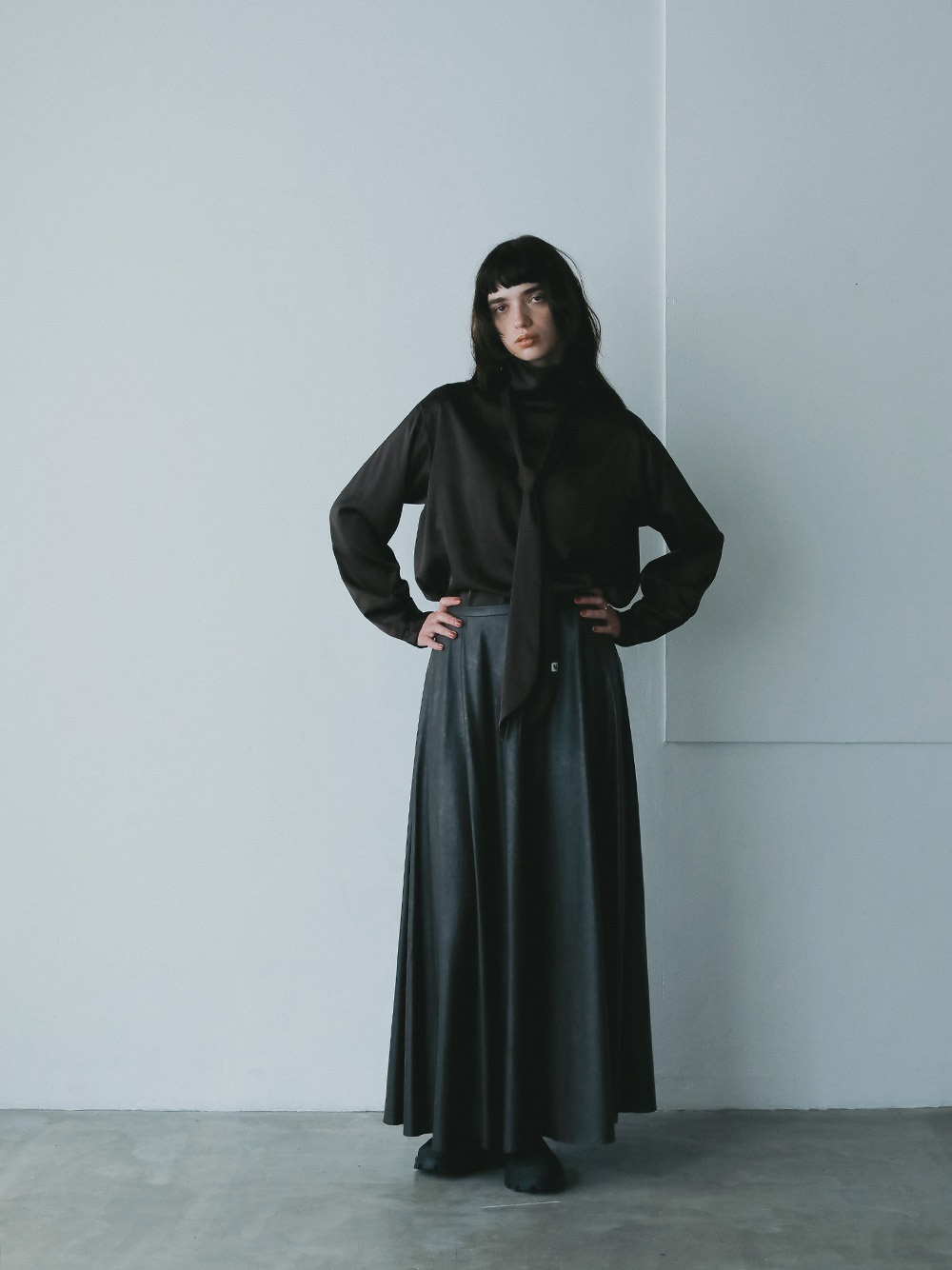 エコレザーマキシフレアスカート | Skirt | HER. Online Store