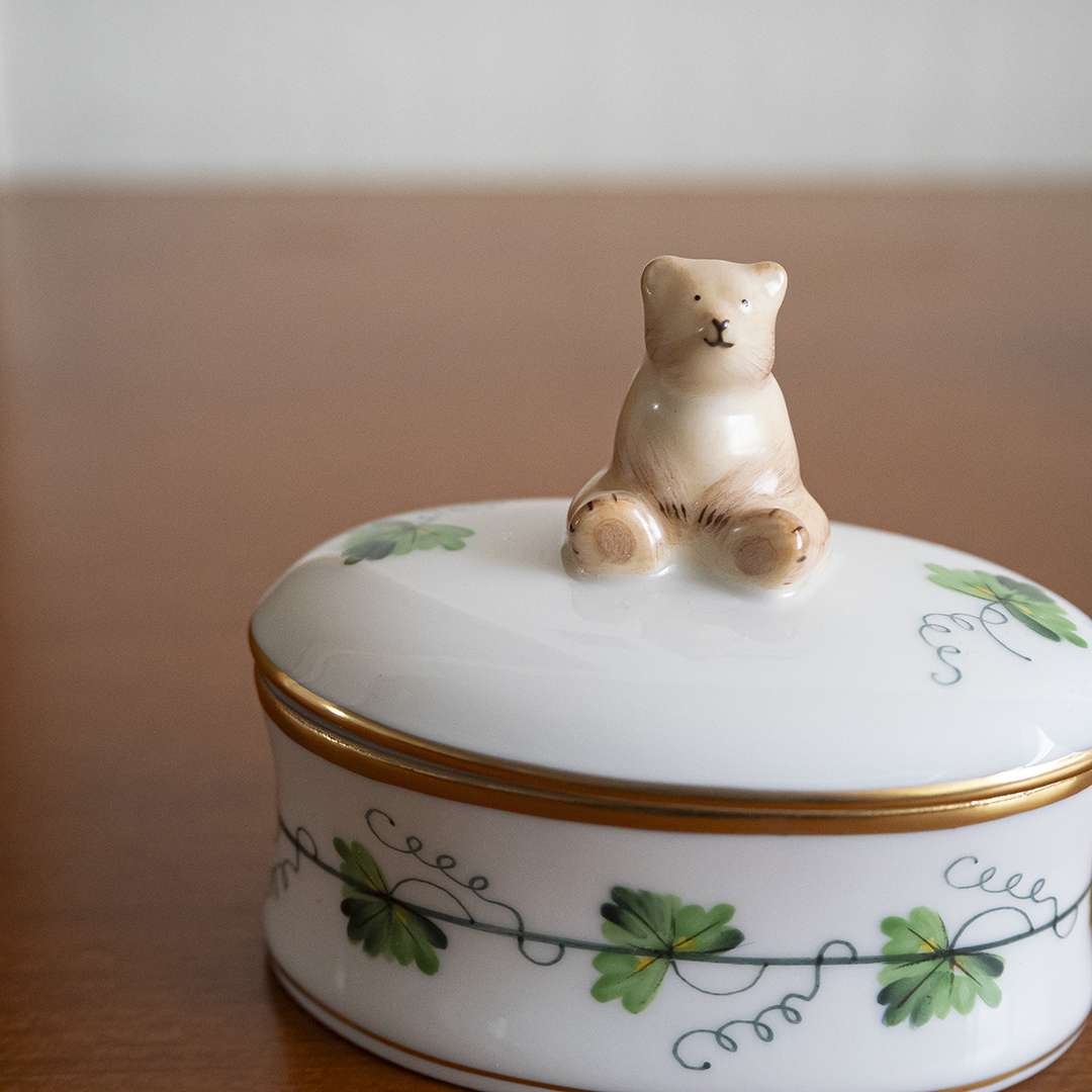 ウィーンからくさ] オーバルボックス クマ