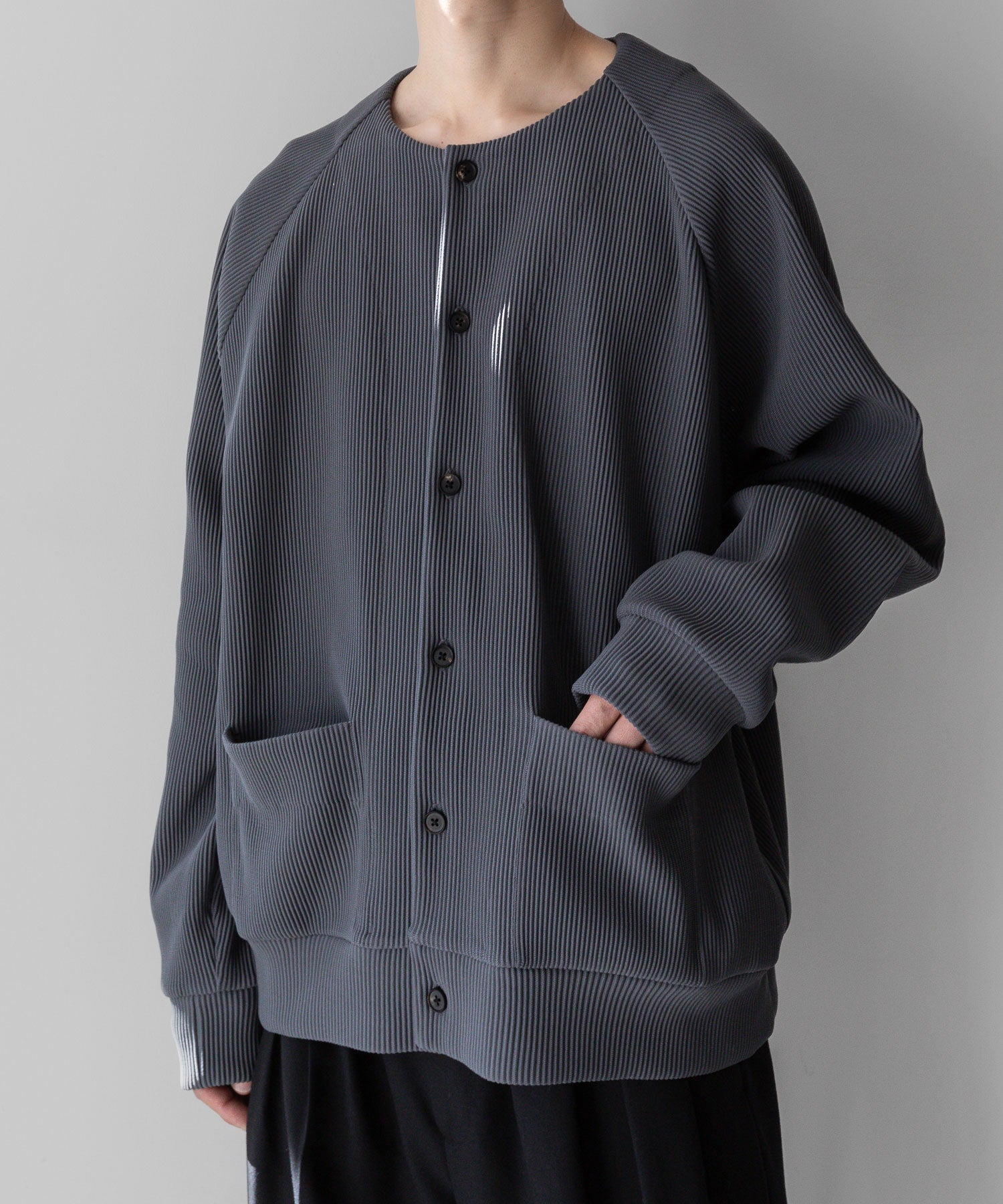 ssstein / シュタイン】GRADATION PLEATS CARDIGAN - N.GREY | 公式