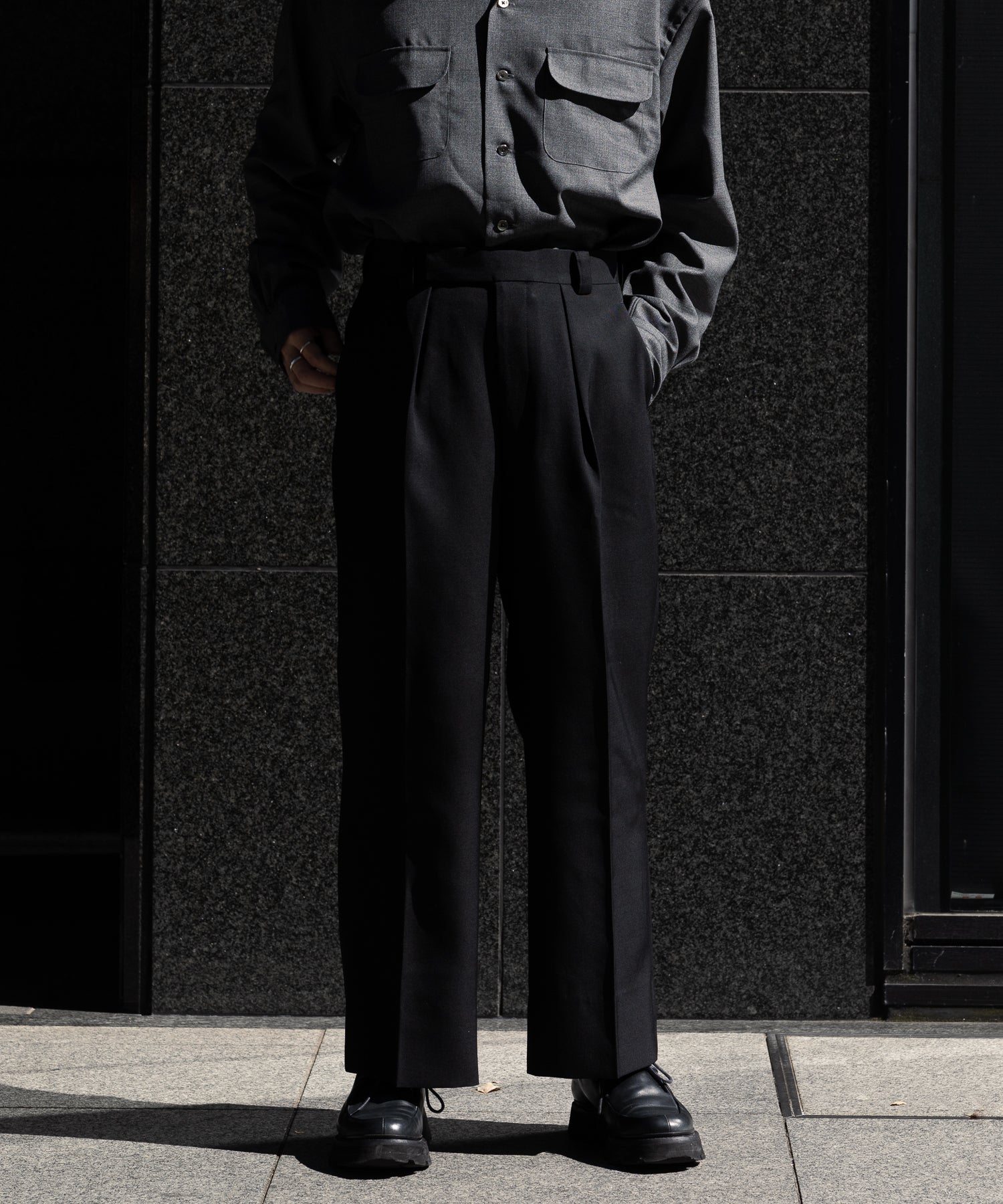 INTÉRIM / インテリム】PURE BLACK WOOL GABERDINE 1-TUCK BAGGY