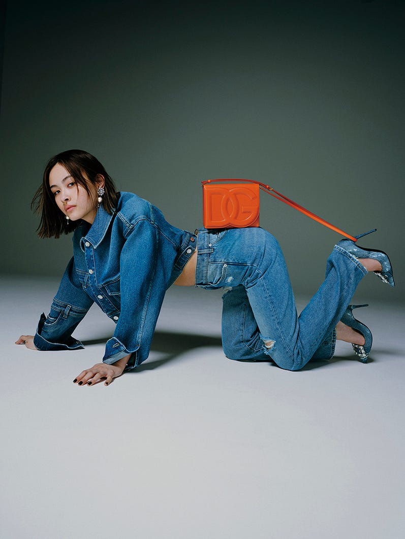 ドルチェ＆ガッバーナ」の「DGロゴバッグ」で夏のカラフルおしゃれ