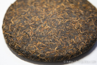 自然栽培茶の老木から作られた無肥料無農薬のプーアル熟茶を販売