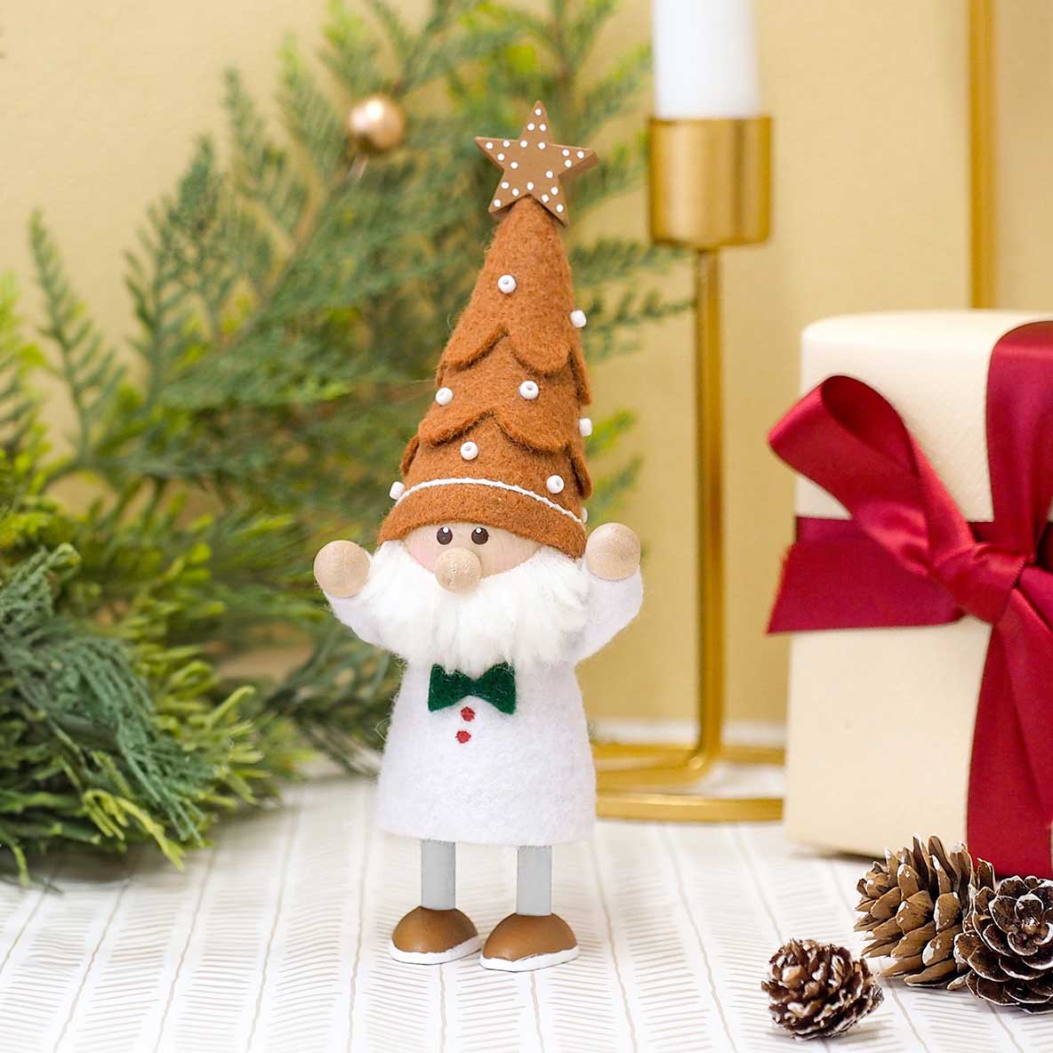 Nordika nisse 2024 高島屋 ツリーとオーナメントを運ぶサンタ