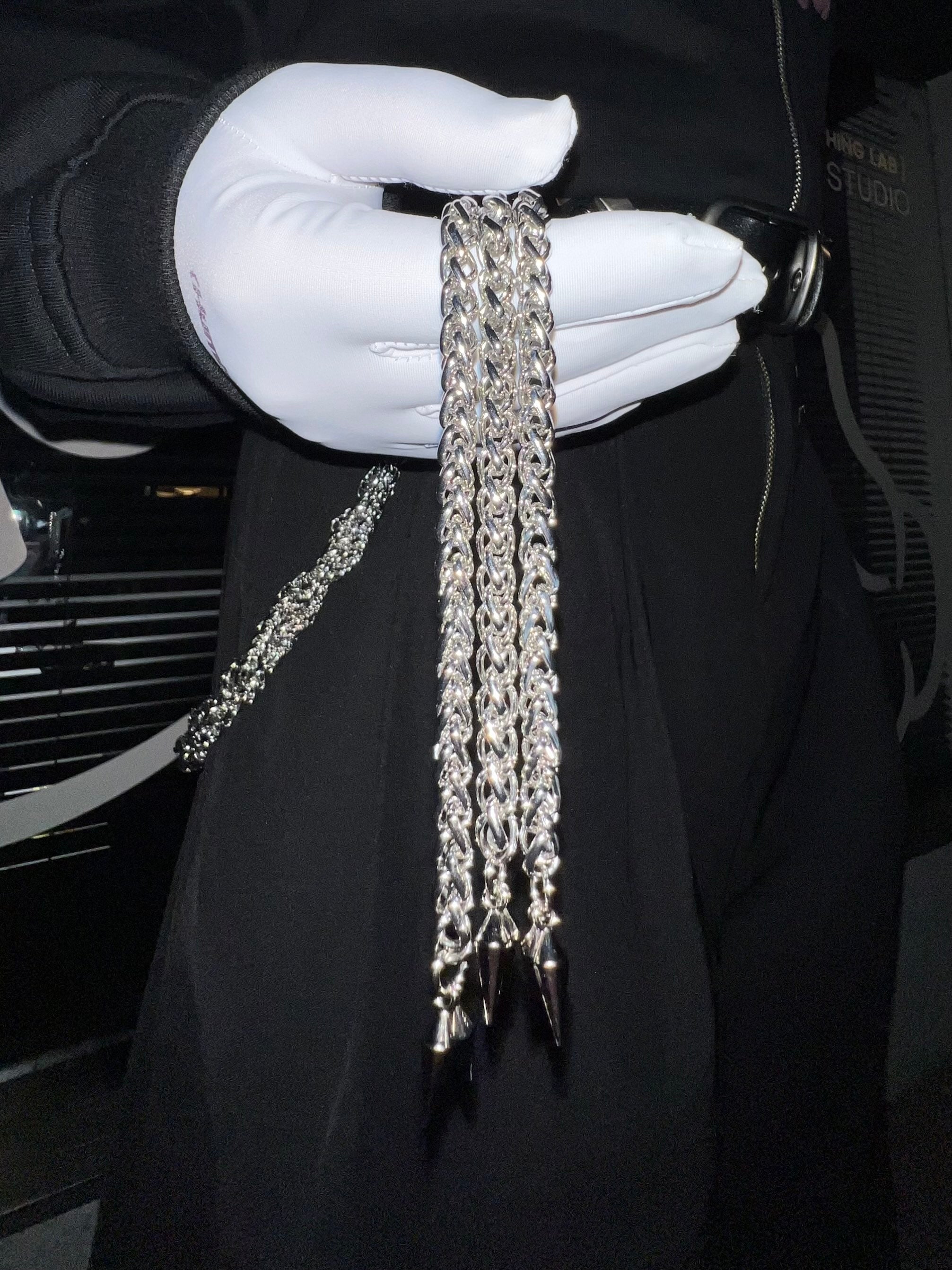 ノワールチェーン - HOWSS