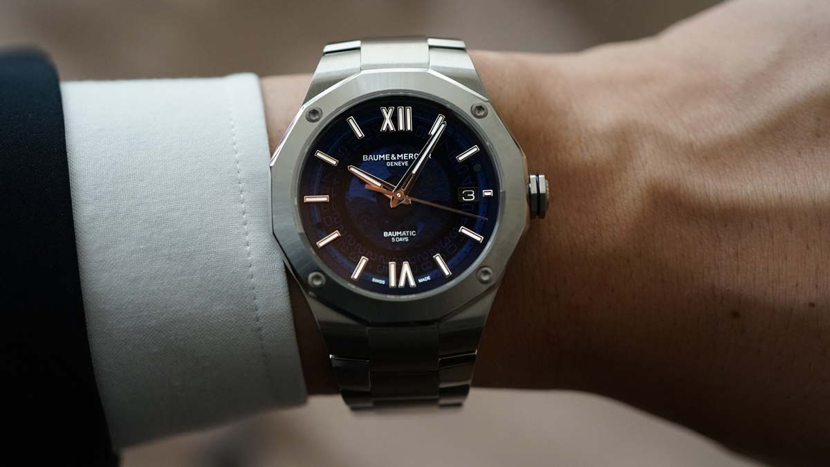 ボーム&メルシエ】セミスケルトンのブルーダイヤルを持つ定番モデル