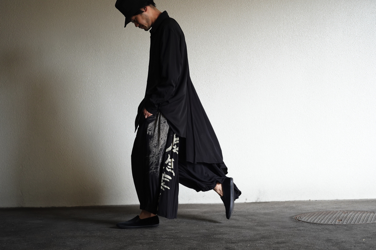YOHJI YAMAMOTO 虚無妄想 Crow Pants | HUES 福岡セレクトショップ