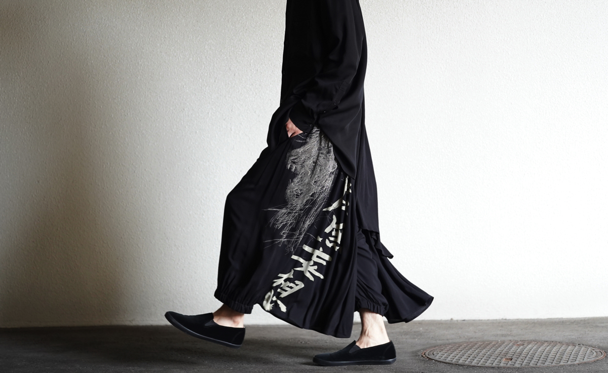 YOHJI YAMAMOTO 虚無妄想 Crow Pants | HUES 福岡セレクトショップ