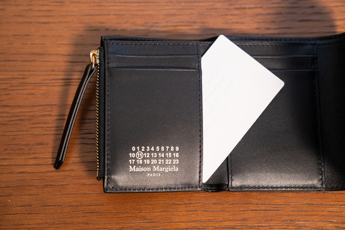 メゾンマルジェラのトリフォールド ウォレット 2022年秋冬モデル