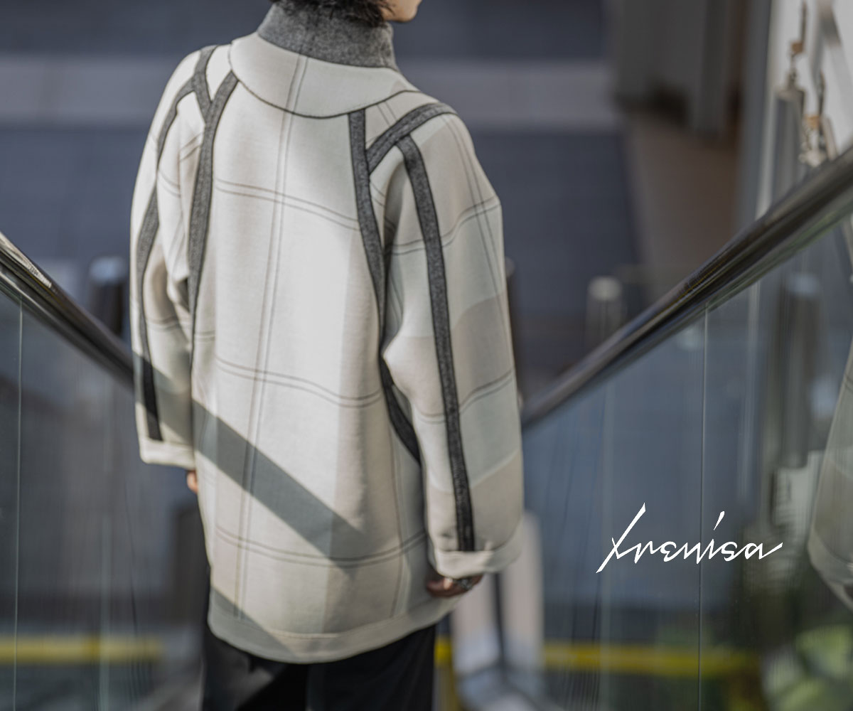 イレニサのリバーシブル スタンドカラー ハーフコート | HUES 福岡