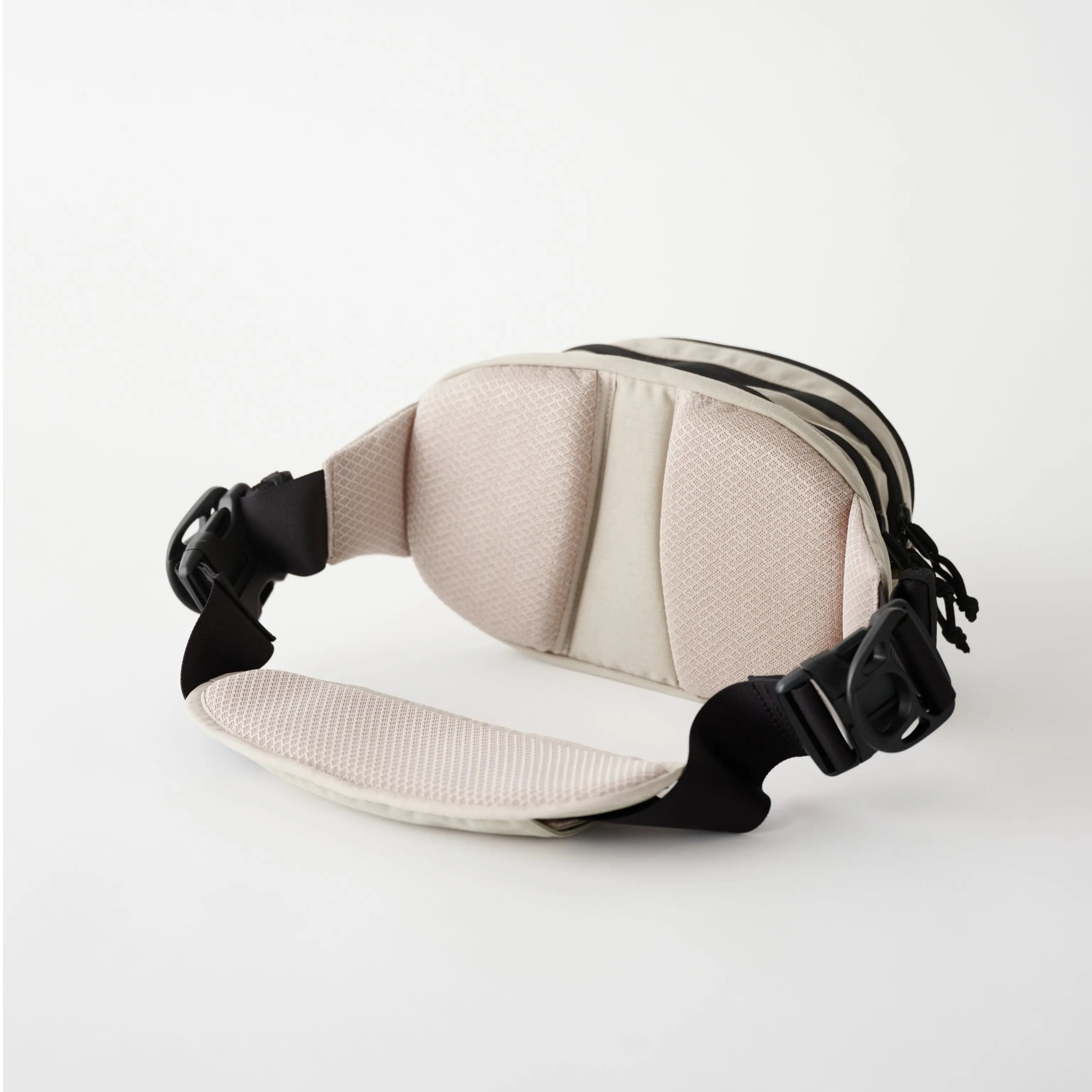 Hugoo ベージュ ウエストポーチ Hugoo ベージュ ウエストポーチ