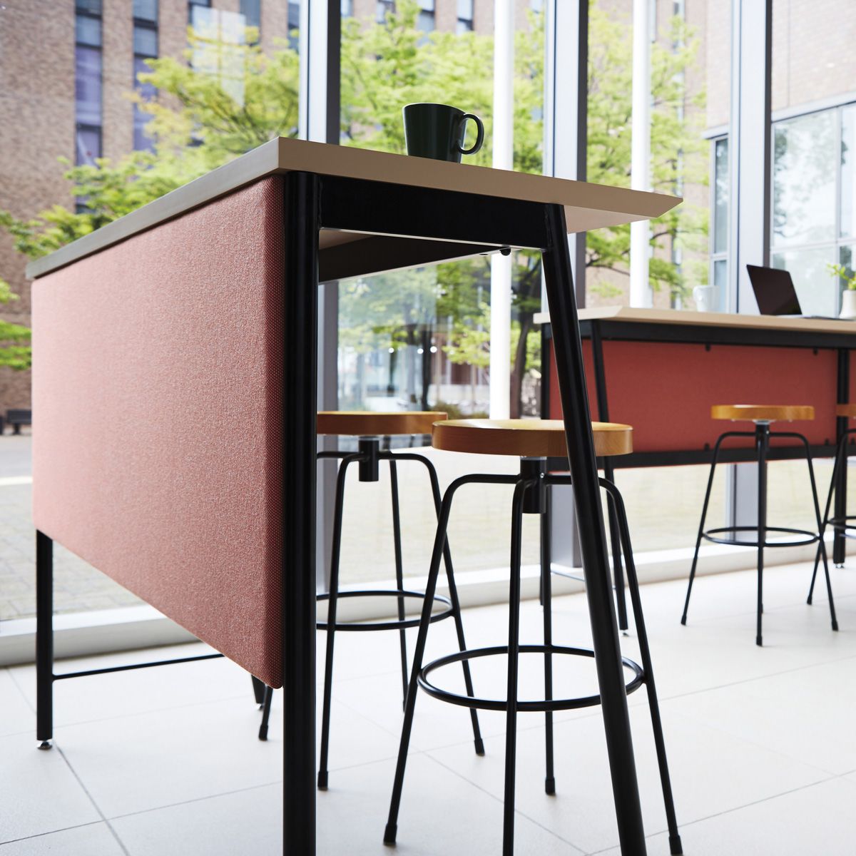 オフィ社 OFFI OFFI チョークボードテーブル 椅子付き イズヤ