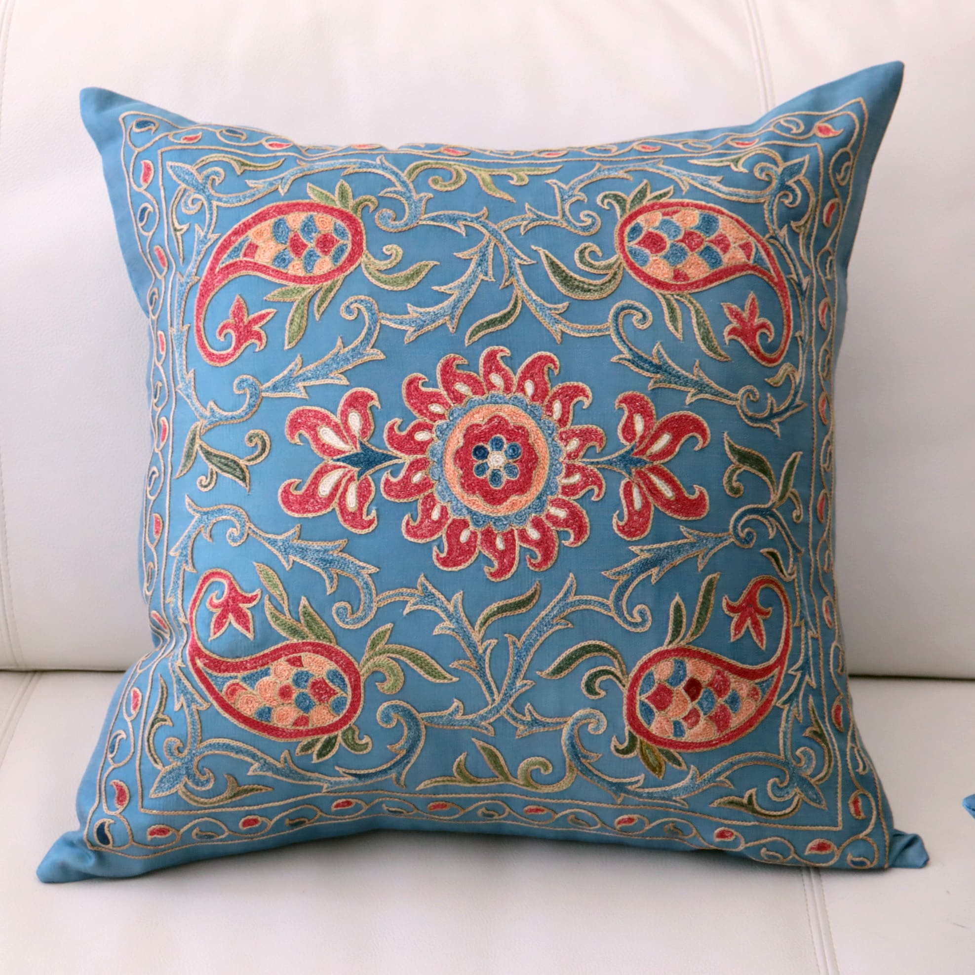 スザンニ・クッション / ガラタバザール