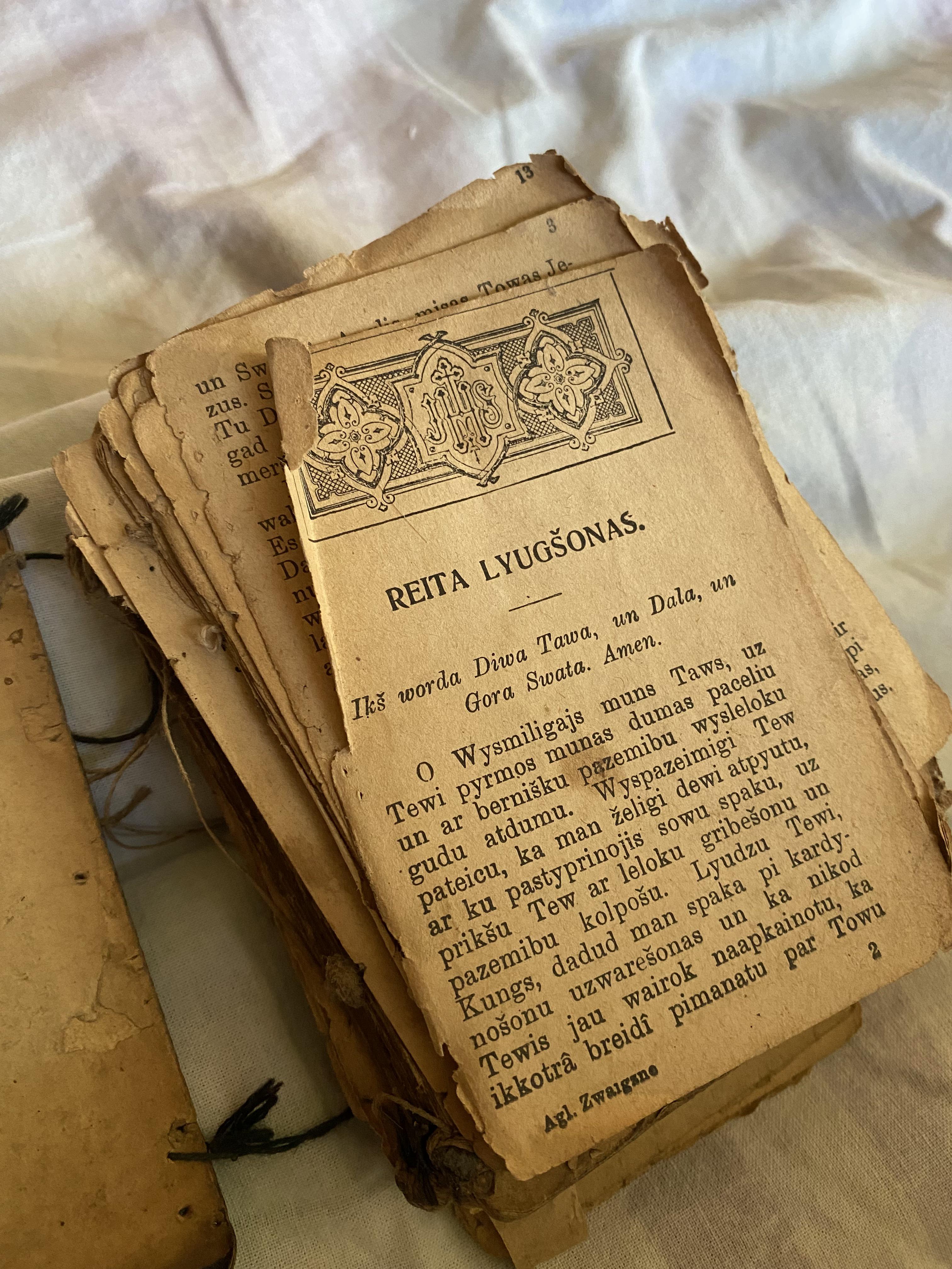 こんにちは、もし間違ったサブレに投稿してたらごめんね。古い聖典を