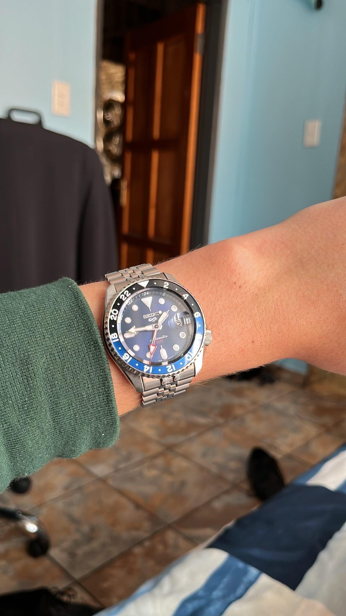 ブルーベリーカラーのセイコー5スポーツGMT]。18歳の誕生日に