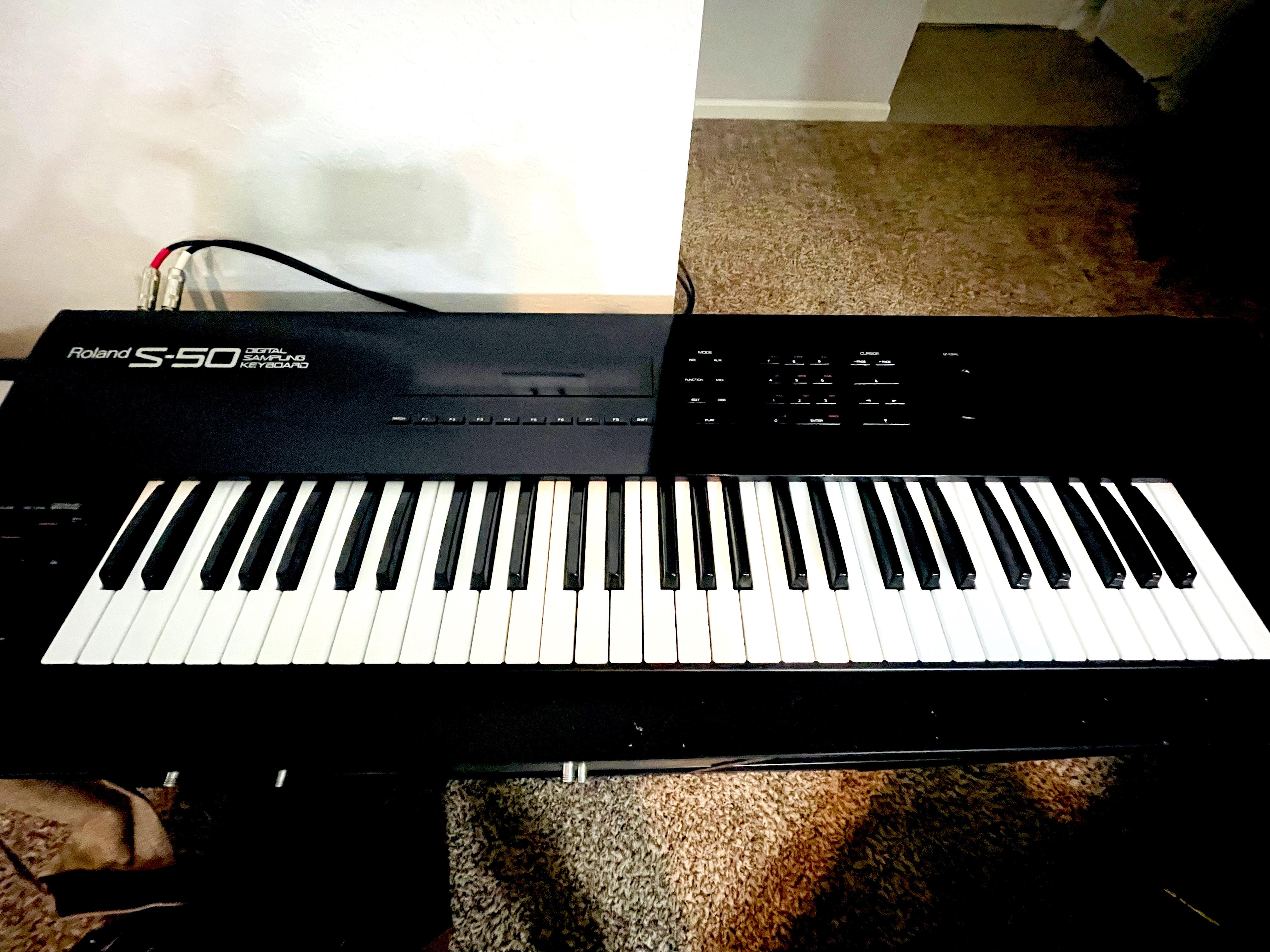 ローランドS50サンプリングキーボード（1986年）。Synclavier、EMU