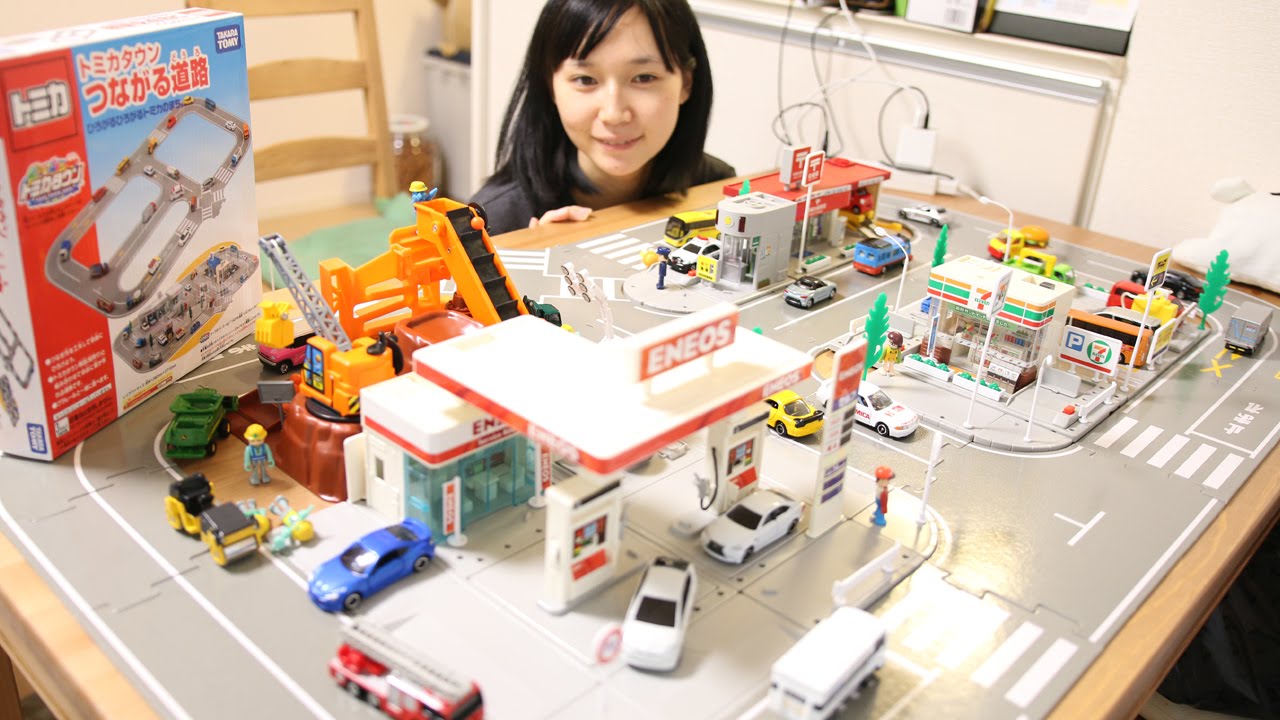 トミカタウン つながる道路 Crossing Roads - YouTube