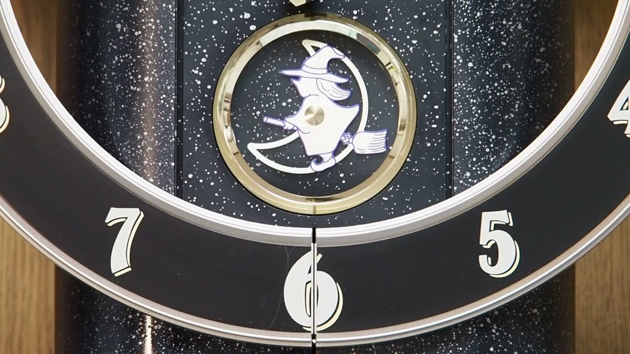 からくり時計 リズム時計 スモールワールドストーリーDX - YouTube