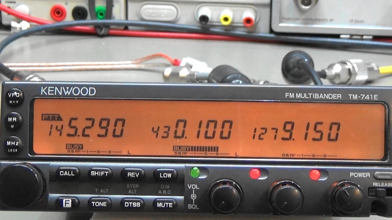 Kenwood TM-741A Multiband FM Transceiver - YouTube