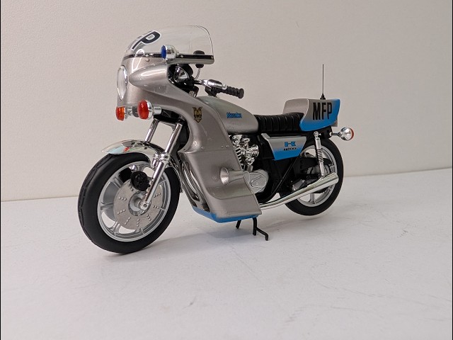 goose Kawasaki z1000 motorbike from the movie mad max 1/18 scale