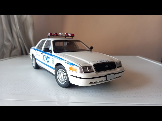 Autoart Ford Crown Victoria 1:18 Police Interceptor(NYPD) - YouTube