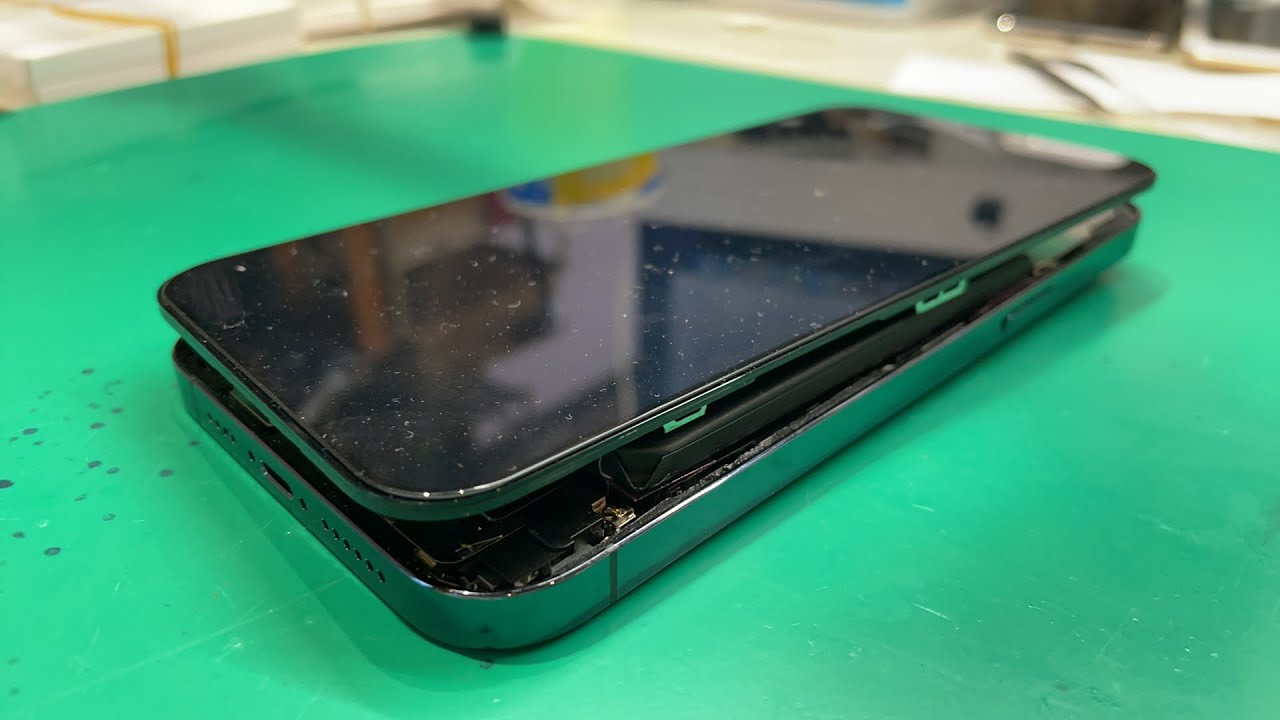 iPhone 12 Pro Max すぐ画面固まって再起動繰り返す（熱くなると落ちる