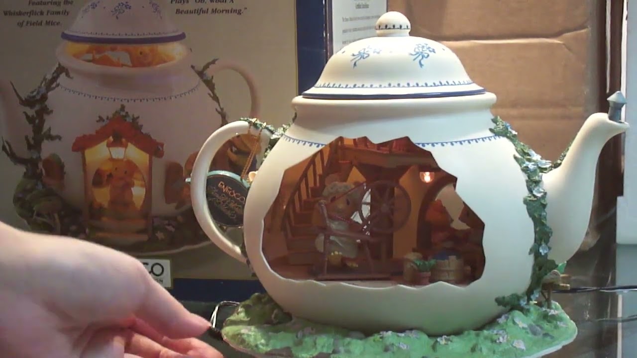 Deluxe Action Enesco Musical Mice Teapot Bungalow - YouTube