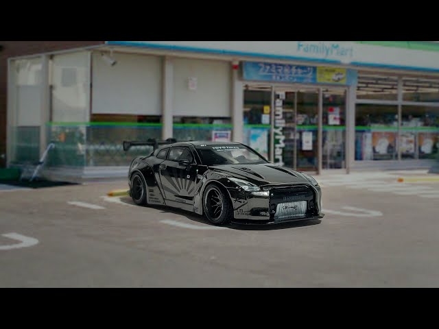 MINI GT LB WORKS Nissan GT-R Black Chrome | The Director's Gift