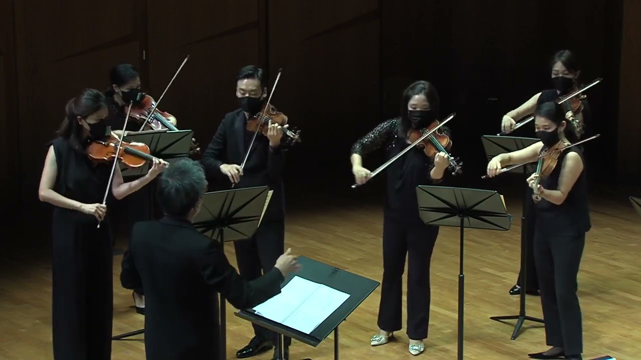 Boccherini: Menuet (Hwaum) - YouTube