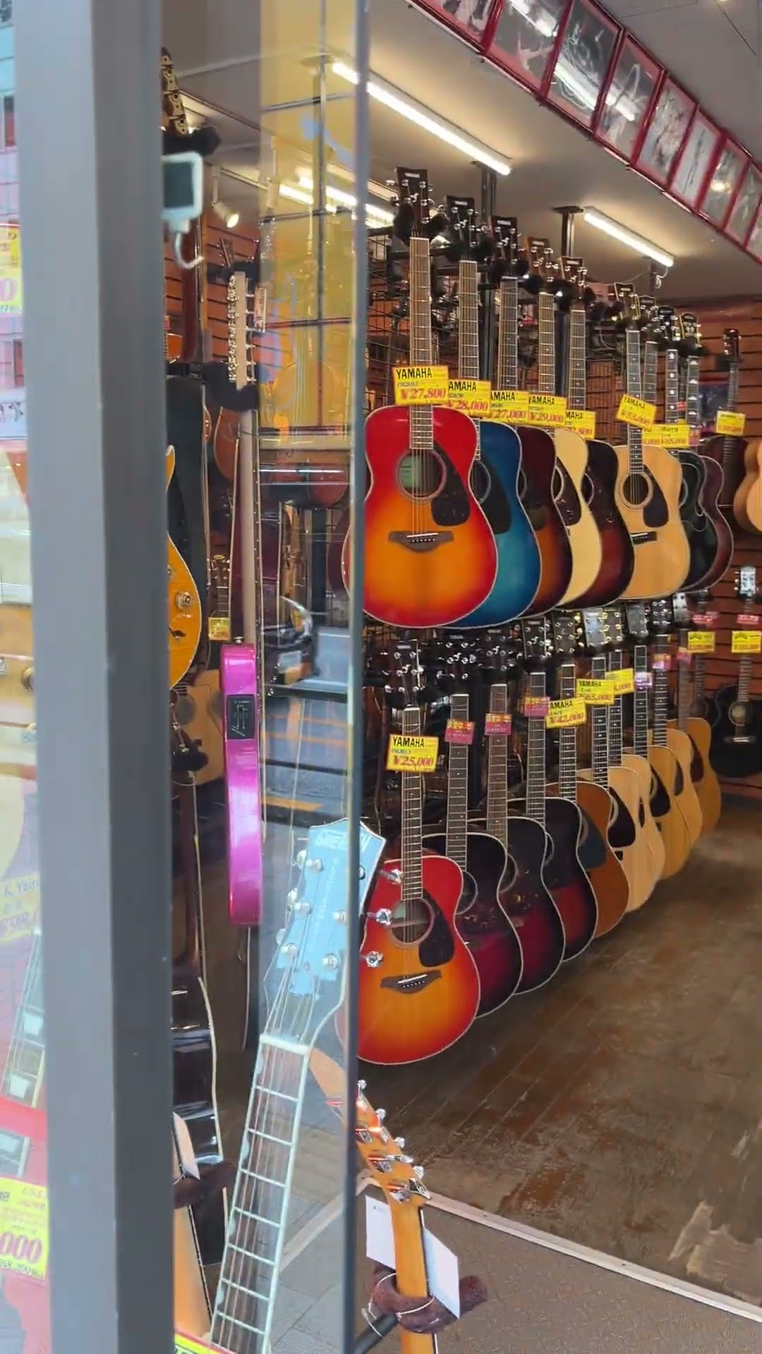Ochanomizu Guitar Shops 1 - YouTube
