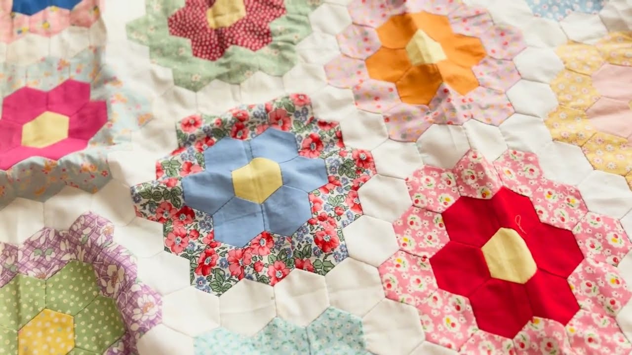 ヘキサゴン フラワーガーデンのキルトトップ 型紙付き パッチワーク