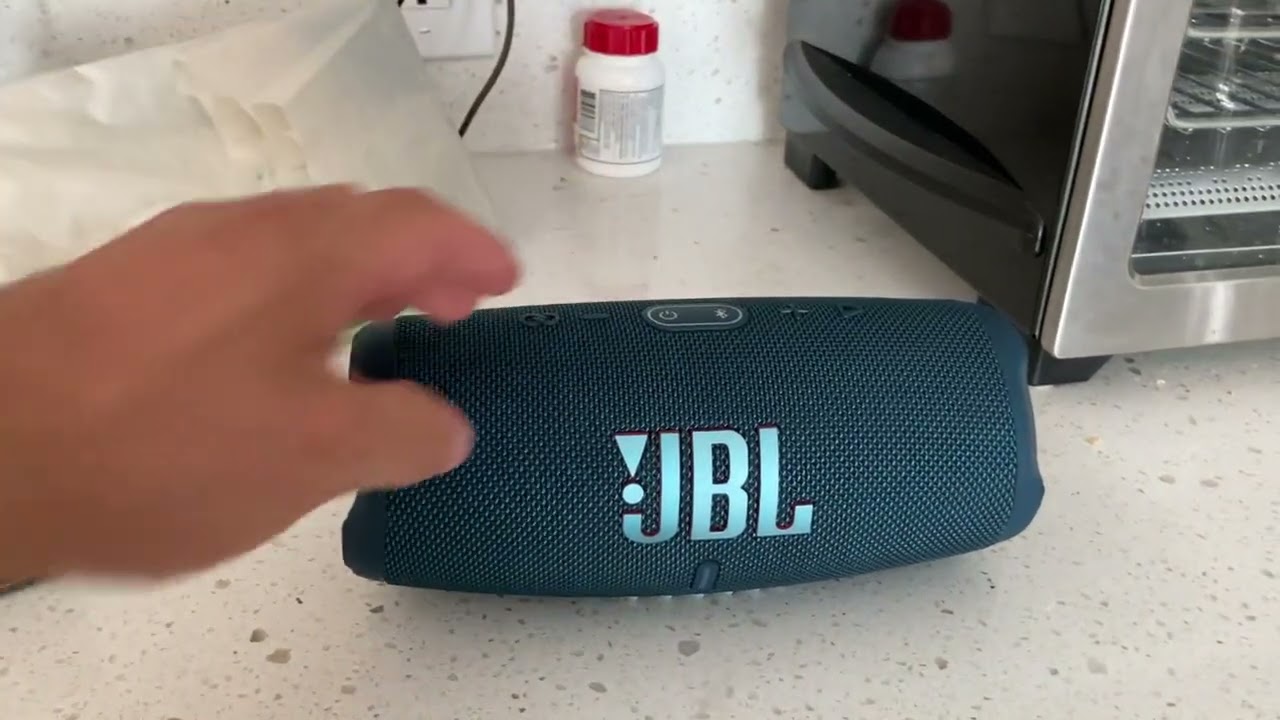 JBL Charge 5 vs Bose Soundlink Mini Audio Purity Test - YouTube