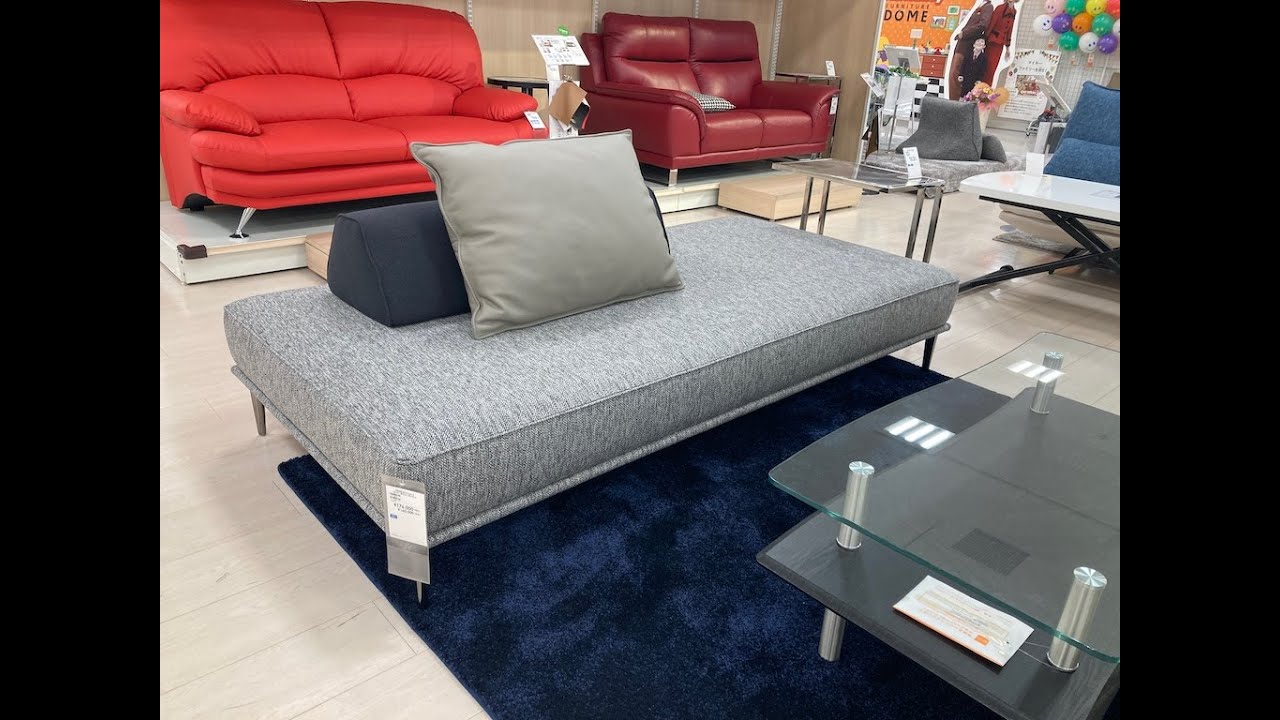 本革の背クッションがお洒落。自由な組み合わせを楽しめるソファ