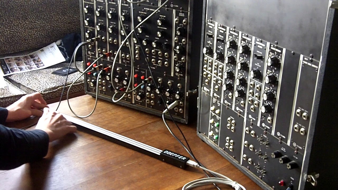 Doepfer R2M ribbon controller test with Moog Modular - YouTube
