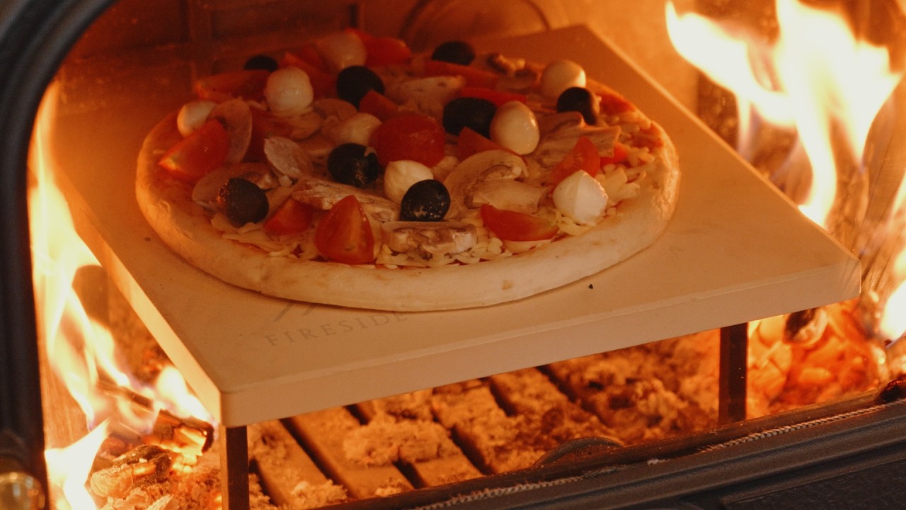 おうちピザが石窯風に カリッと香ばしく焼き上がる ピザストーン｜Make