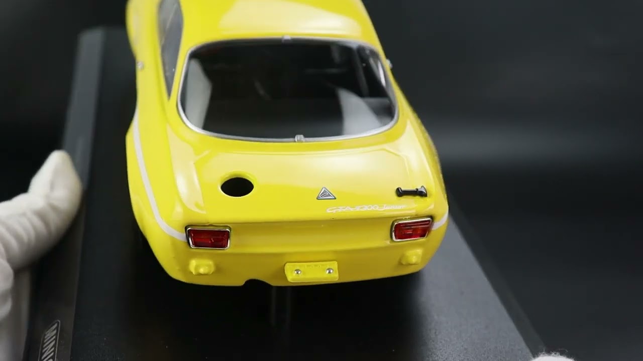 MINICHAMPS 1:18 ALFA ROMEO GTA 1300 JUNIOR - 1971 - YELLOW
