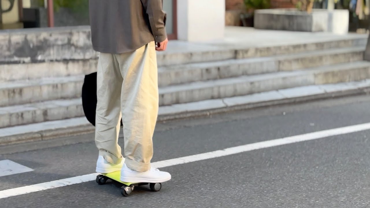 持ち歩けるクルマ」公道を走れる WALKCAR 2のある生活 - YouTube